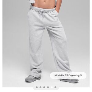 Accolade Straight Leg Sweatpant - Athletic
Heather Grey